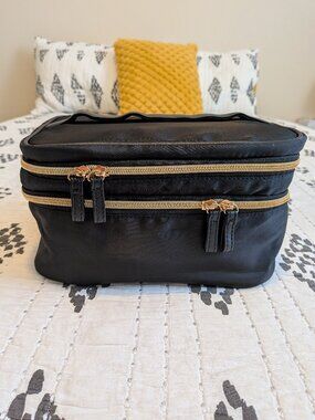 Travel bag for cosmetics and toiletries